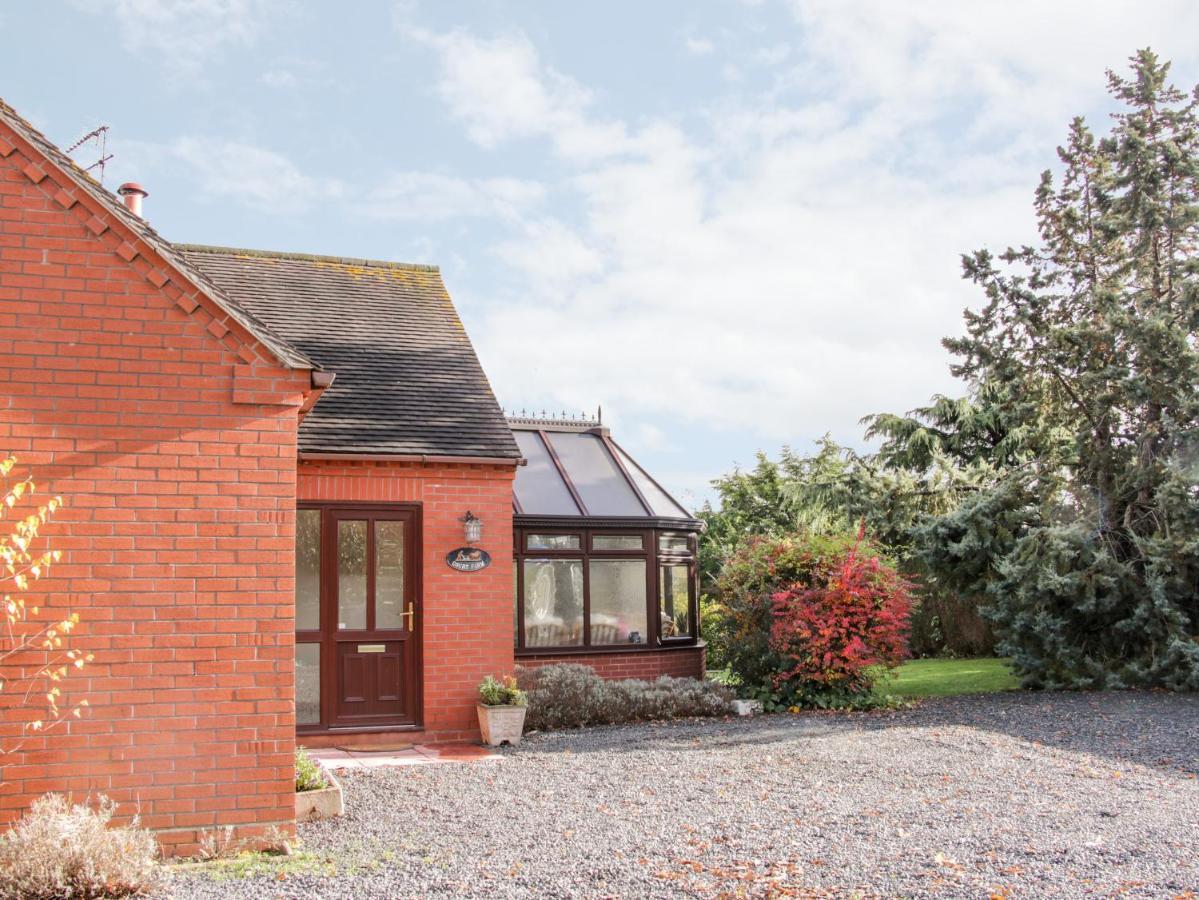 Court Farm Villa Kidderminster Exterior photo